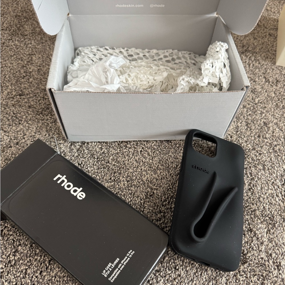 New Authentic Rhode Black Lip Case For iPhone 15 (sold out)